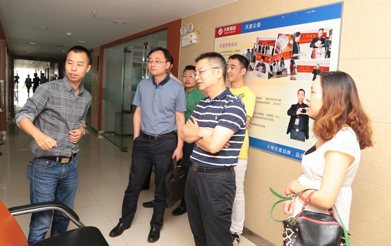 重庆市渝北区人民政府相关领导莅临凯发官网考察，双方将于近日签订投资合同，凯发官网将在重庆投资设立控股子公司和200人规模的技术研发基地